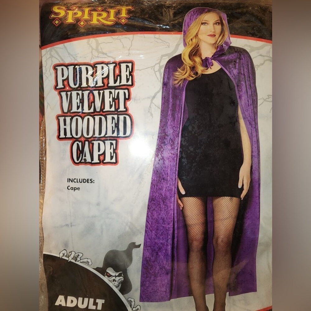 🎃Gorgeous Purple Velvet Hooded Cape! 🎃